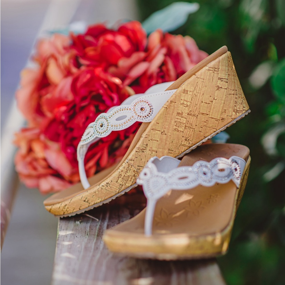 Skechers Dazzled Wedge Sandals size 7.5